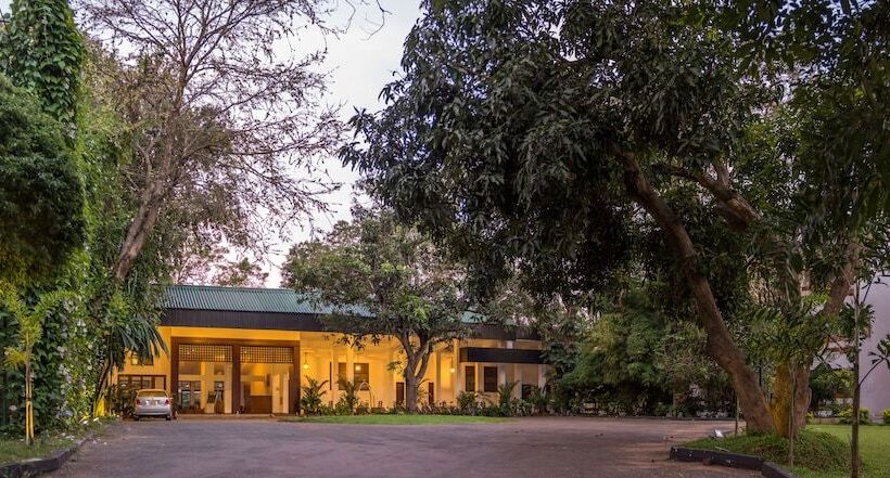 Отель The Lakeside At Nuwarawewa