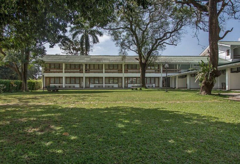 Отель The Lakeside At Nuwarawewa