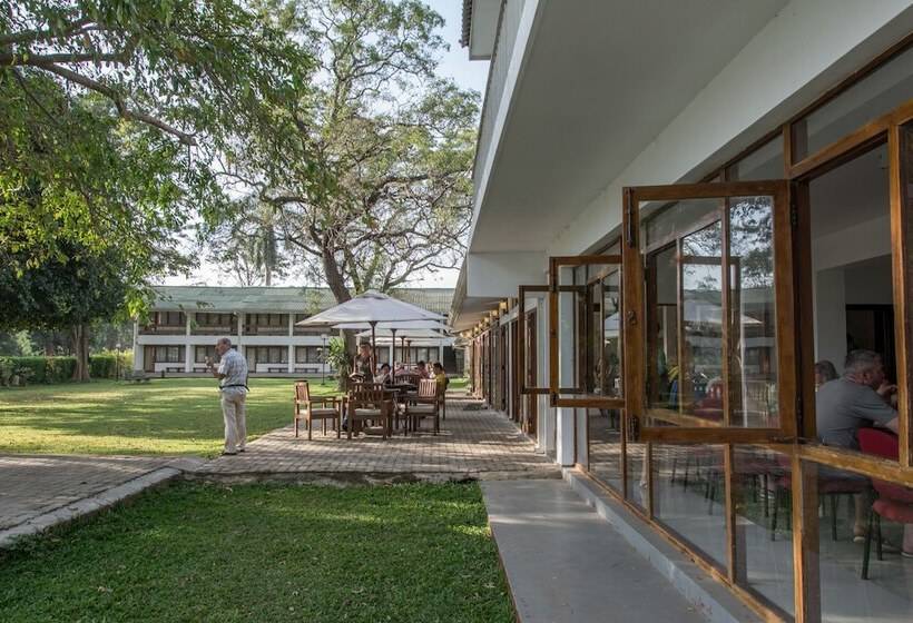 Отель The Lakeside At Nuwarawewa