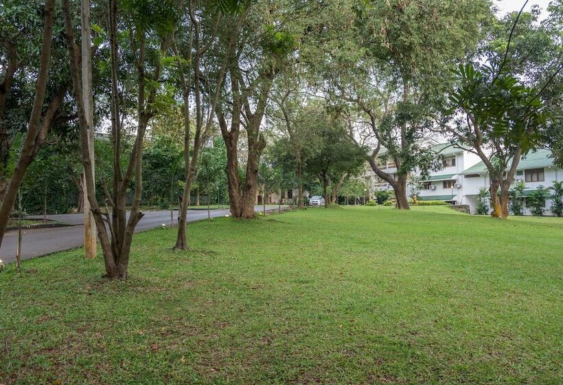 Отель The Lakeside At Nuwarawewa