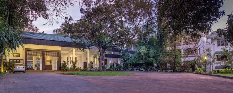 Отель The Lakeside At Nuwarawewa