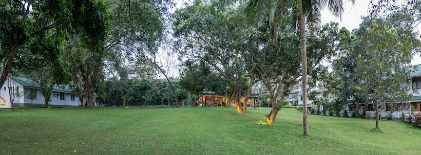 Отель The Lakeside At Nuwarawewa