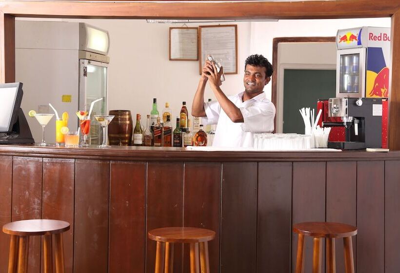 Отель The Lakeside At Nuwarawewa