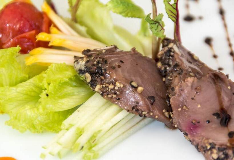 Отель The Lakeside At Nuwarawewa