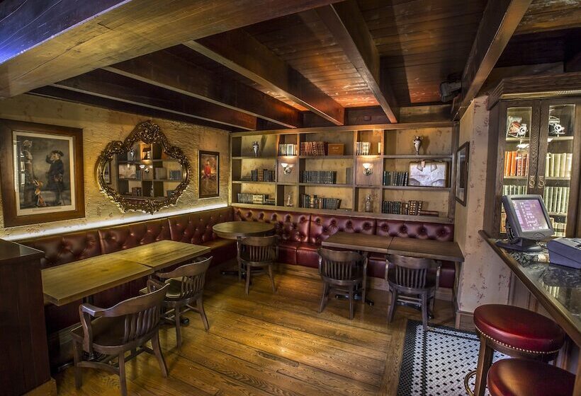 The Lord Nelson Hotel & Suites