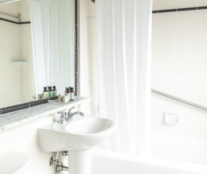 The Lord Nelson Hotel & Suites