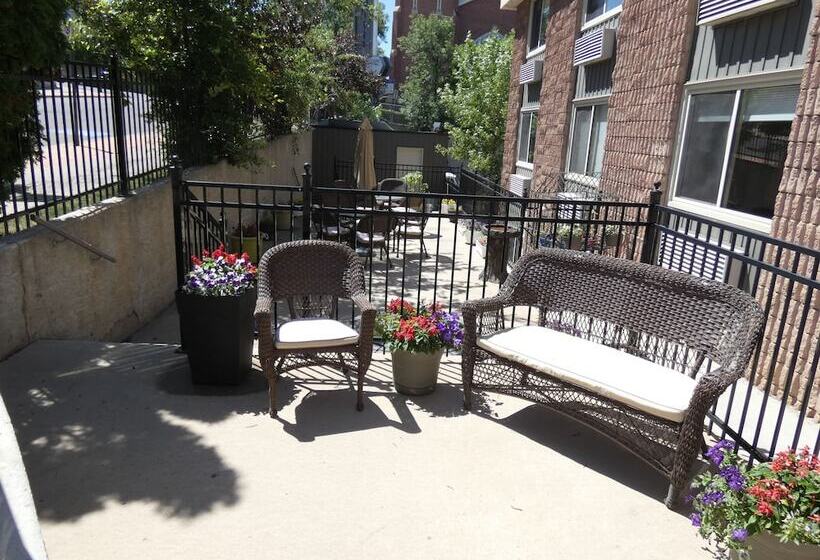 בית מלון כפרי The Medicine Hat Villa