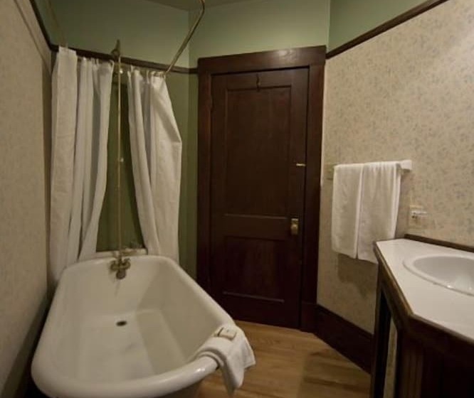 فندق The Normaway Inn