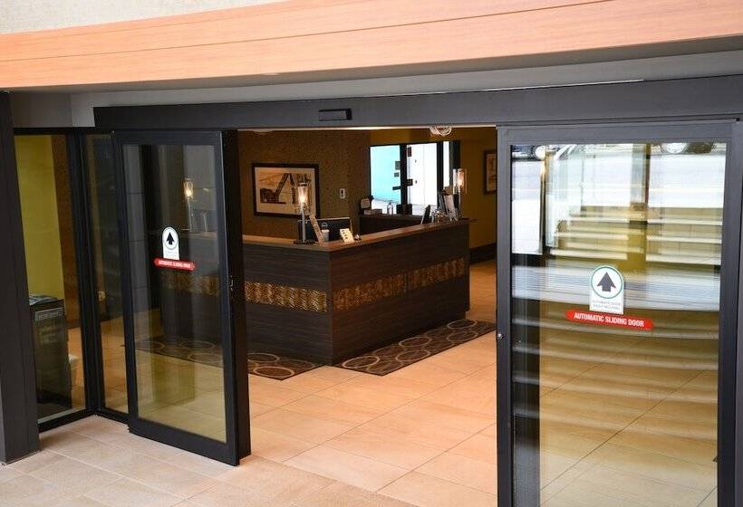 בית מלון כפרי The Pacific Inn