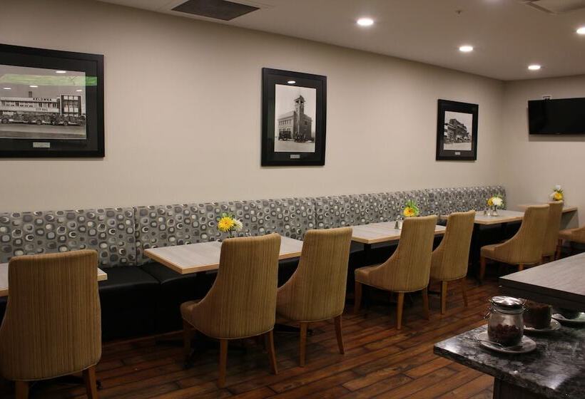 בית מלון כפרי The Royal Anne