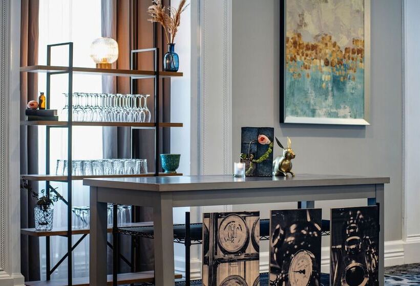 The Hotel Saskatchewan, Autograph Collection