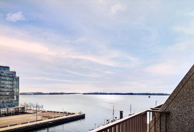 בית מלון כפרי The Westin Harbour Castle, Toronto