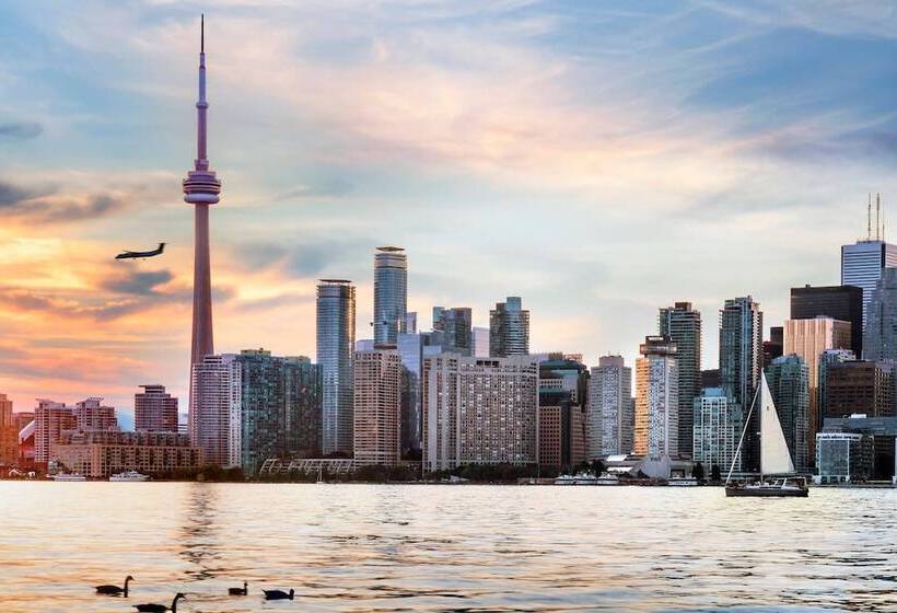 בית מלון כפרי The Westin Harbour Castle, Toronto