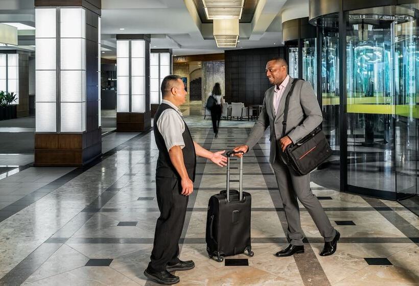 בית מלון כפרי The Westin Harbour Castle, Toronto