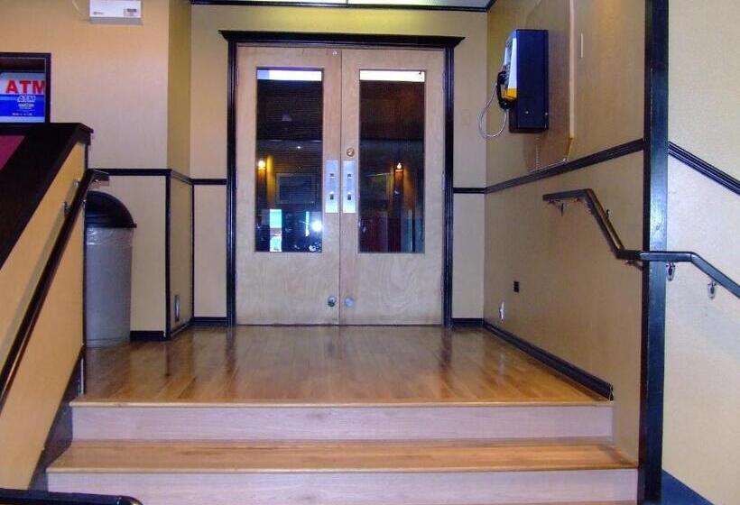 فندق The Yukon Inn