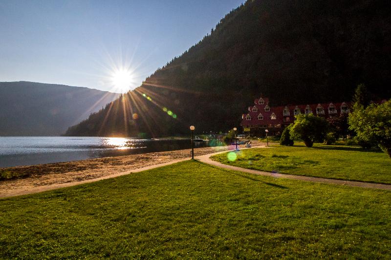 هتل Three Valley Lake Chateau
