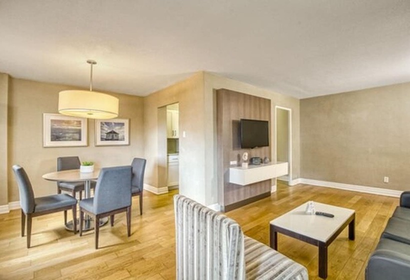 Отель Town Inn Suites