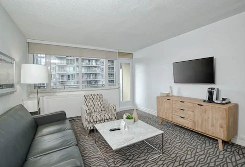 Отель Town Inn Suites