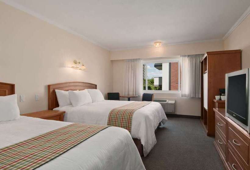 هتل Travelodge By Wyndham Kamloops