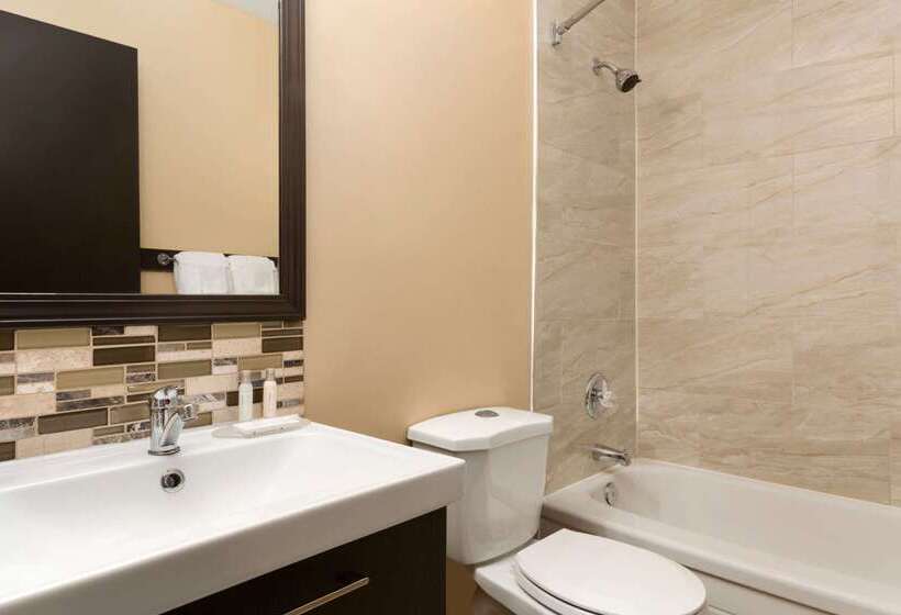 فندق Travelodge By Wyndham Kenora