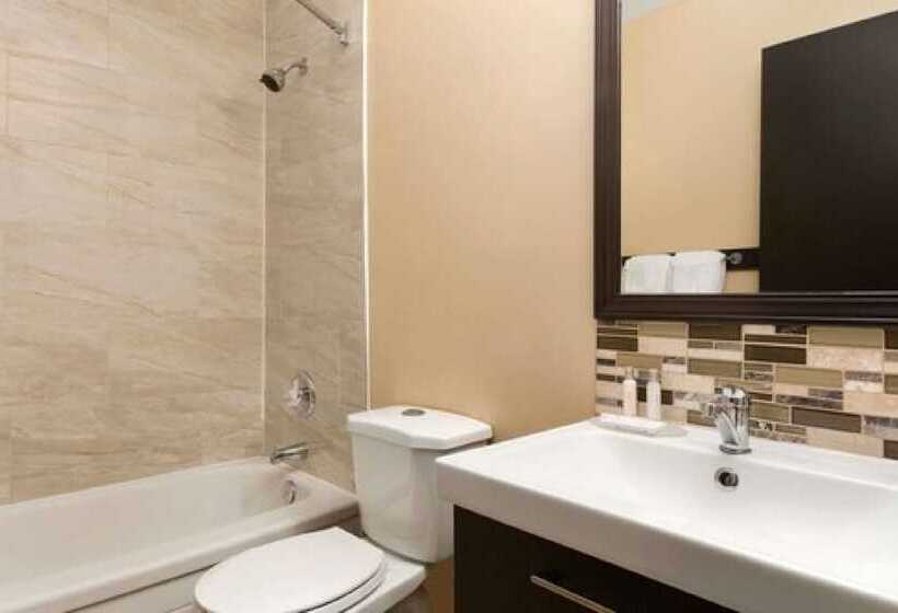 فندق Travelodge By Wyndham Kenora