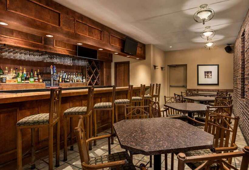 בית מלון כפרי Travelodge By Wyndham Kingston Lasalle