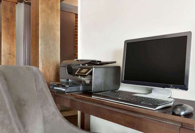 בית מלון כפרי Travelodge By Wyndham Kingston Lasalle