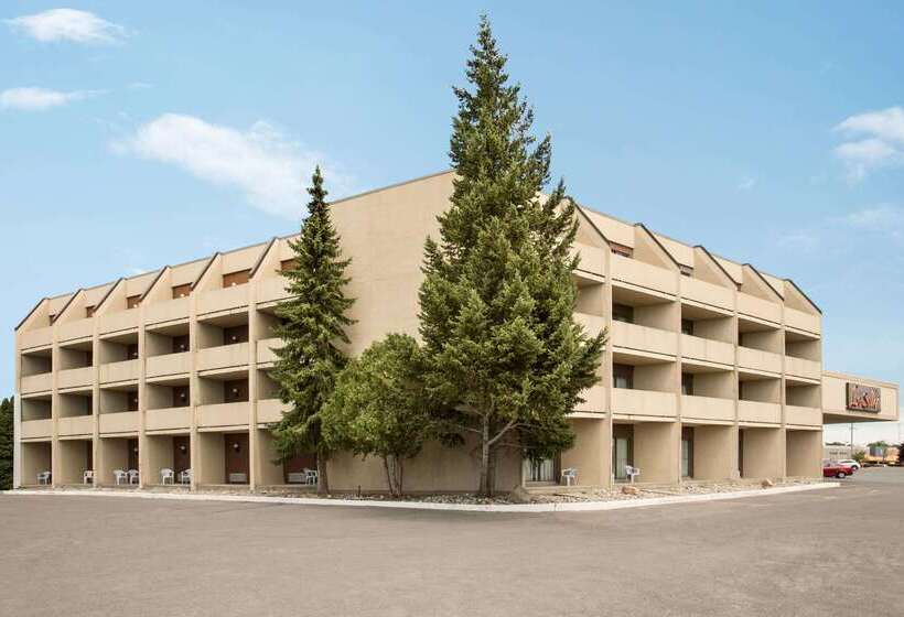 בית מלון כפרי Travelodge By Wyndham Kingston Lasalle