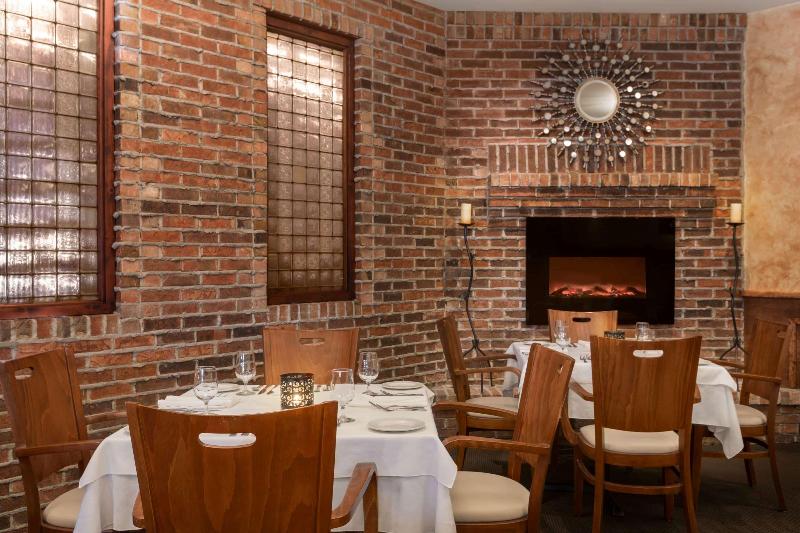 בית מלון כפרי Travelodge By Wyndham Kingston Lasalle