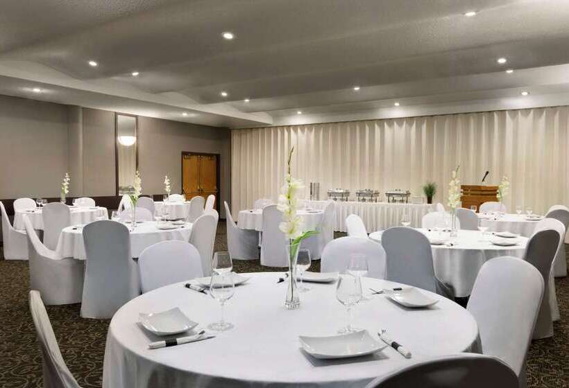 בית מלון כפרי Travelodge By Wyndham Lethbridge