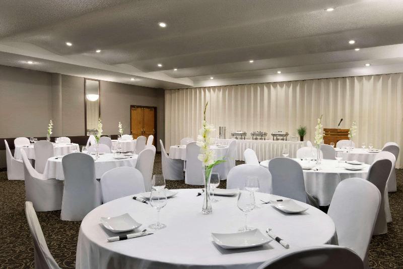 בית מלון כפרי Travelodge By Wyndham Lethbridge