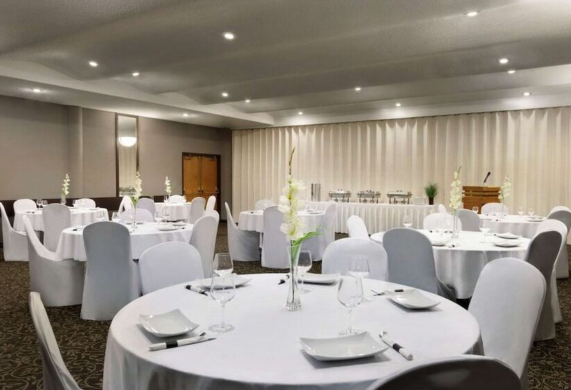 בית מלון כפרי Travelodge By Wyndham Lethbridge