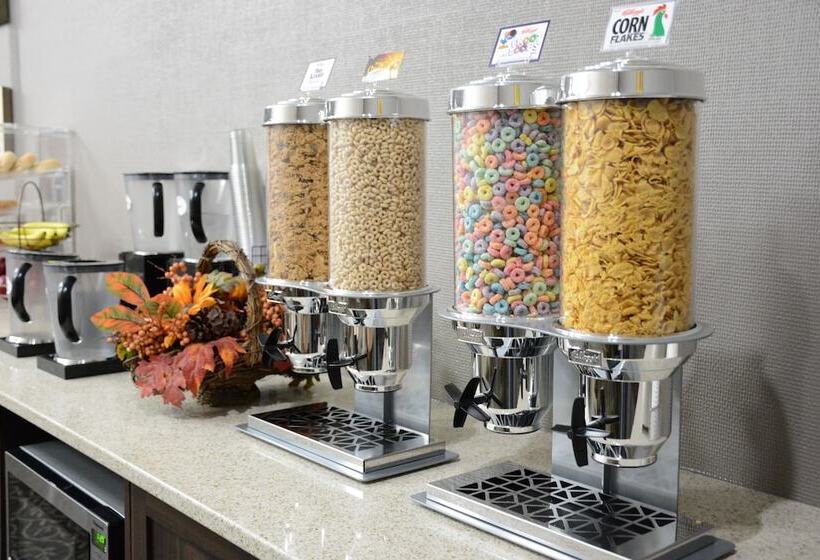 בית מלון כפרי Travelodge By Wyndham Lethbridge