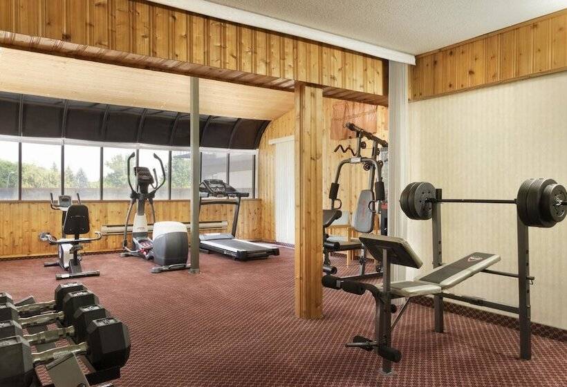 בית מלון כפרי Travelodge By Wyndham Lethbridge