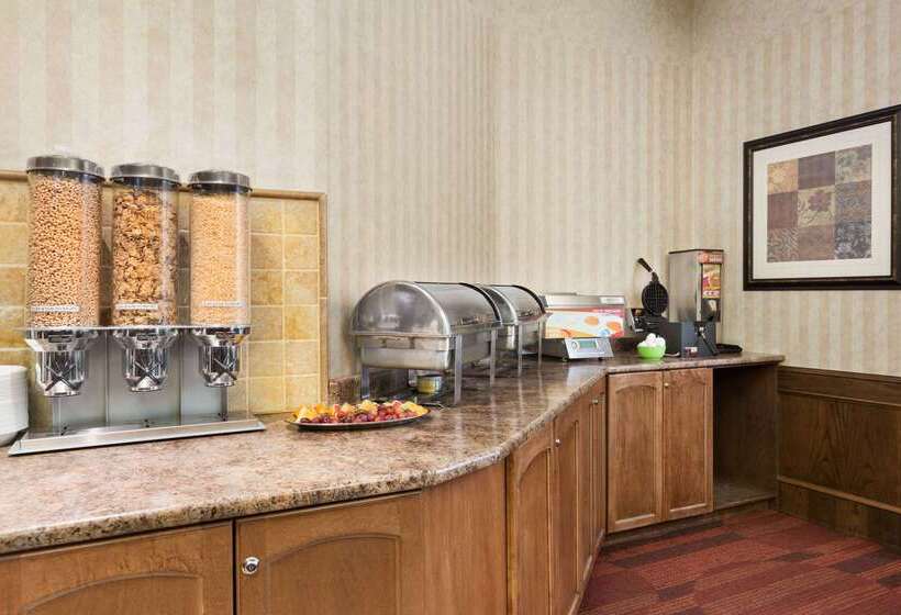 فندق Travelodge By Wyndham Lloydminster