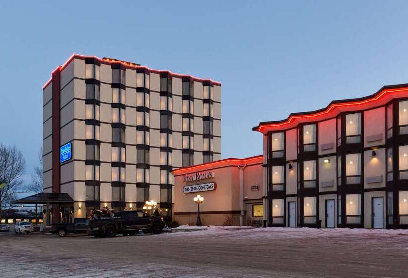 فندق Travelodge By Wyndham Lloydminster