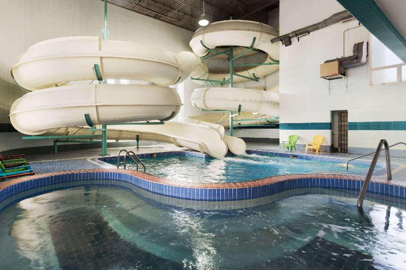 فندق Travelodge By Wyndham Lloydminster