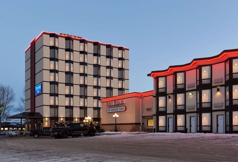 فندق Travelodge By Wyndham Lloydminster