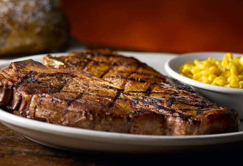 فندق Travelodge By Wyndham Lloydminster