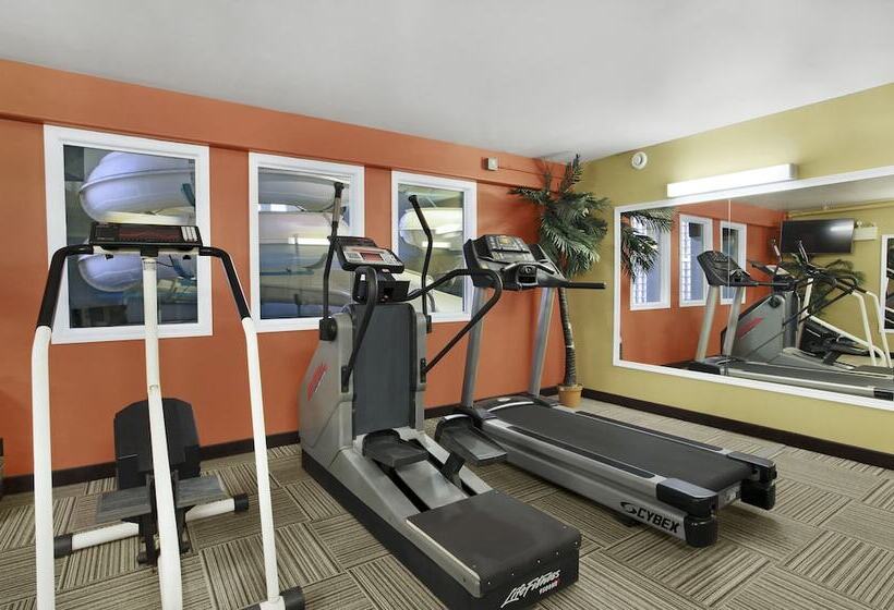 בית מלון כפרי Travelodge By Wyndham Lloydminster