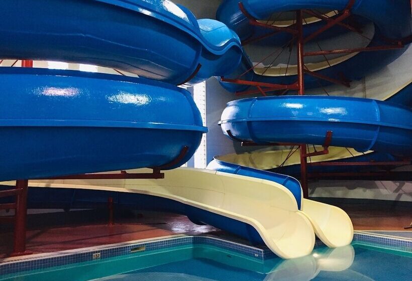 فندق Travelodge By Wyndham Lloydminster