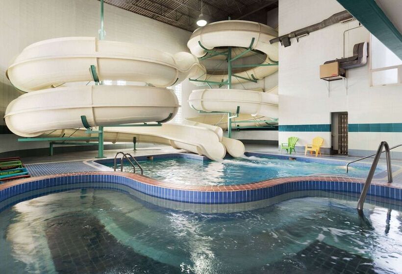 فندق Travelodge By Wyndham Lloydminster