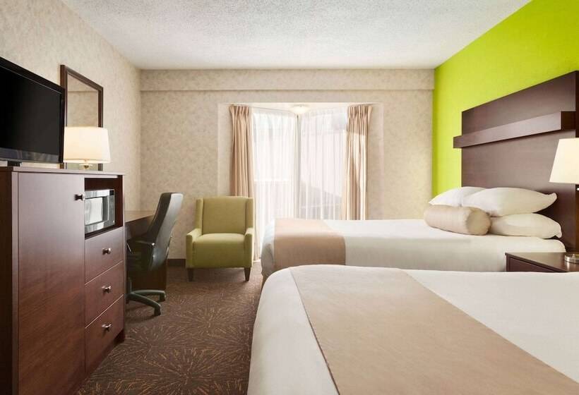 فندق Travelodge By Wyndham Lloydminster