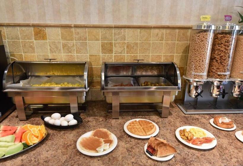 فندق Travelodge By Wyndham Lloydminster