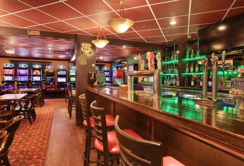 فندق Travelodge By Wyndham Lloydminster