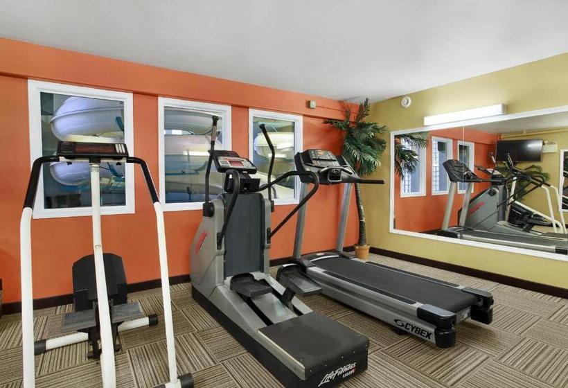 فندق Travelodge By Wyndham Lloydminster