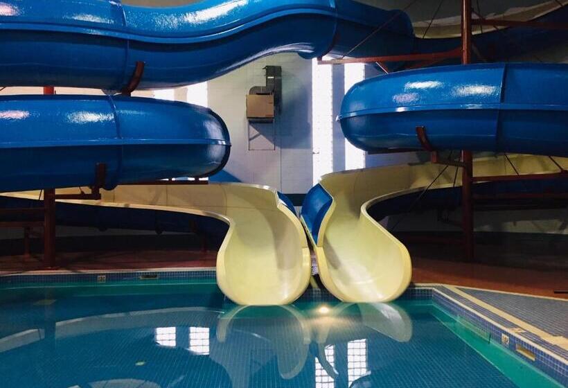 فندق Travelodge By Wyndham Lloydminster