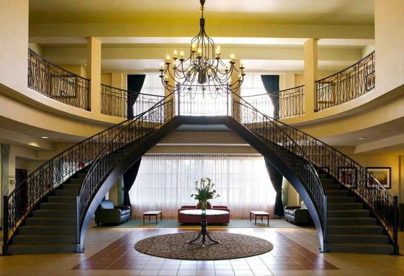 Travelodge Hotel By Wyndham Montreal Airport