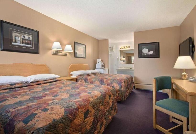 בית מלון כפרי Travelodge By Wyndham Moose Jaw