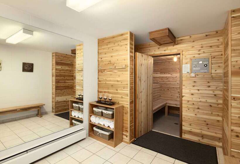 Отель Travelodge By Wyndham Nanaimo